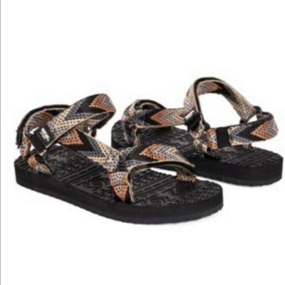 Muk Luks Tan Chevon Kelly Sandals - Picture 1 of 1